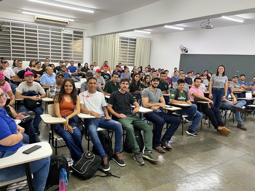 Bate-Papo com ex-aluna de Agronomia da UniFAI encerra semana de recepção de calouros