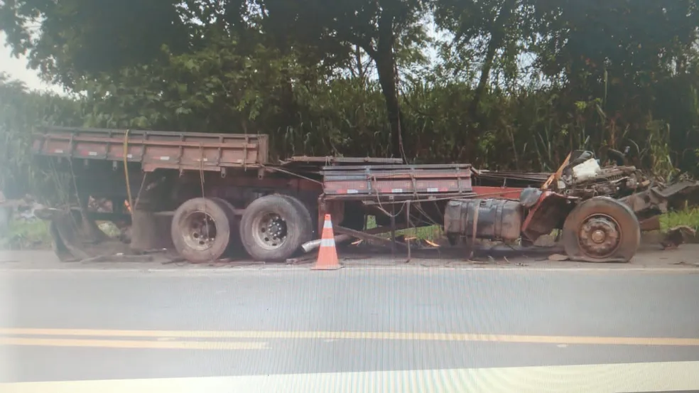 Acidente mata caminhoneiro em rodovia de Barbosa