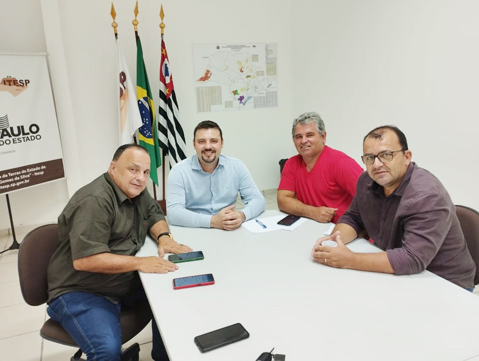 FLORA RICA: Prefeito participa de encontros para regularizar distrito industrial e convênios