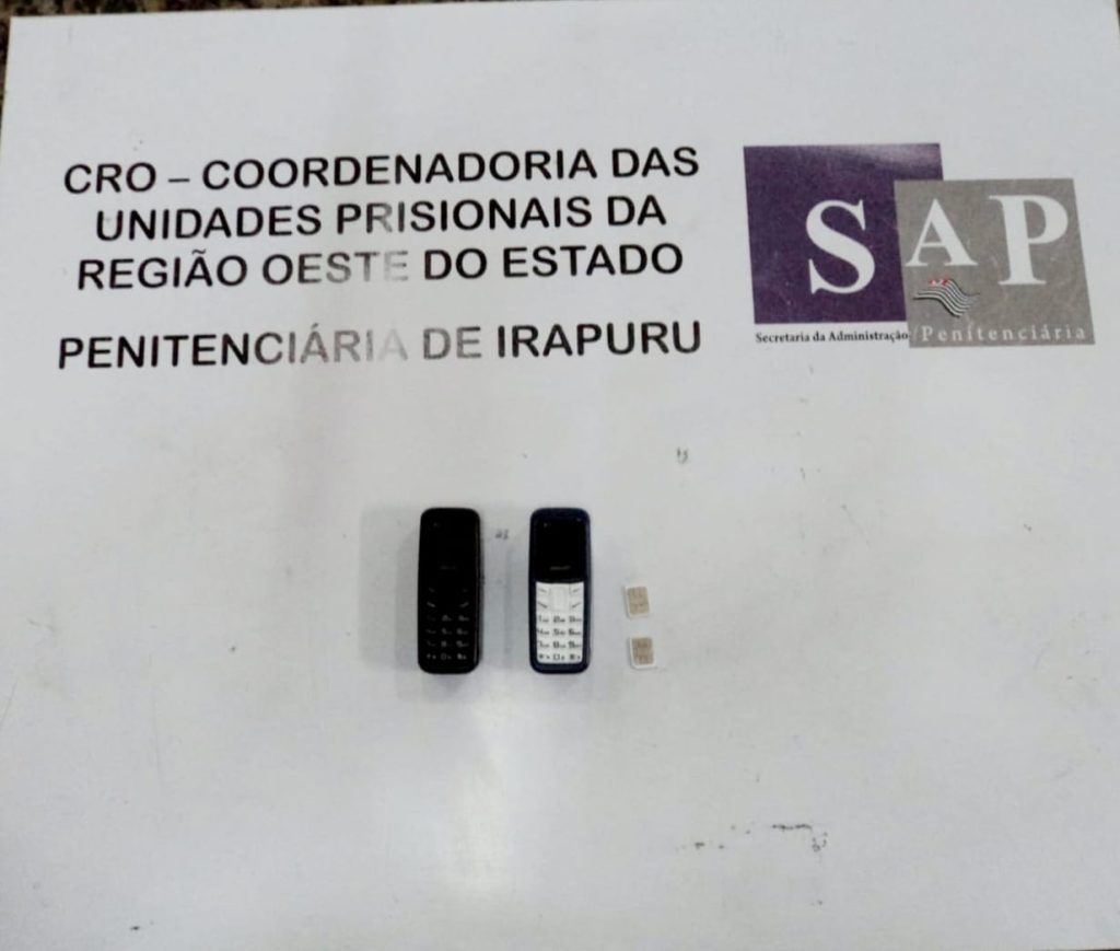 Mulher tenta entrar em penitenciária com dois celulares escondidos no corpo