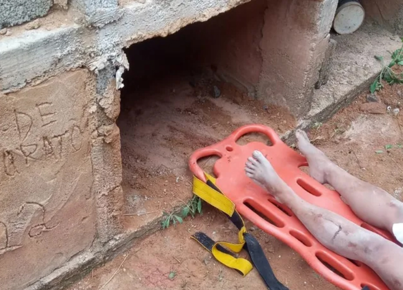 Polícia resgata mulher que foi enterrada viva em túmulo