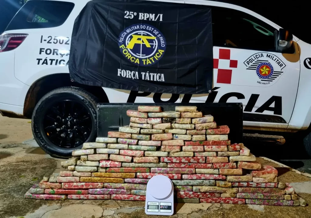 Homem é preso pela Força Tática com 107 tijolos de maconha