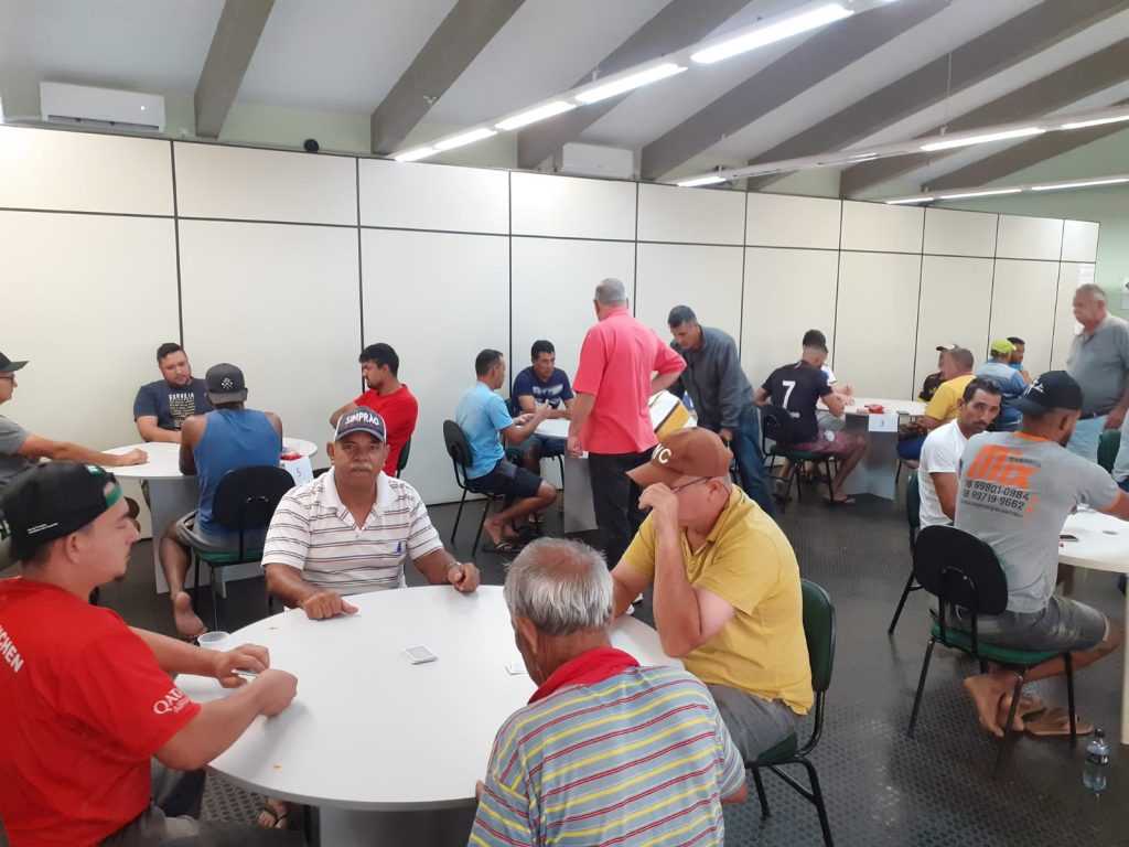 Torneio de truco é realizado no Dia do Trabalhador em Irapuru