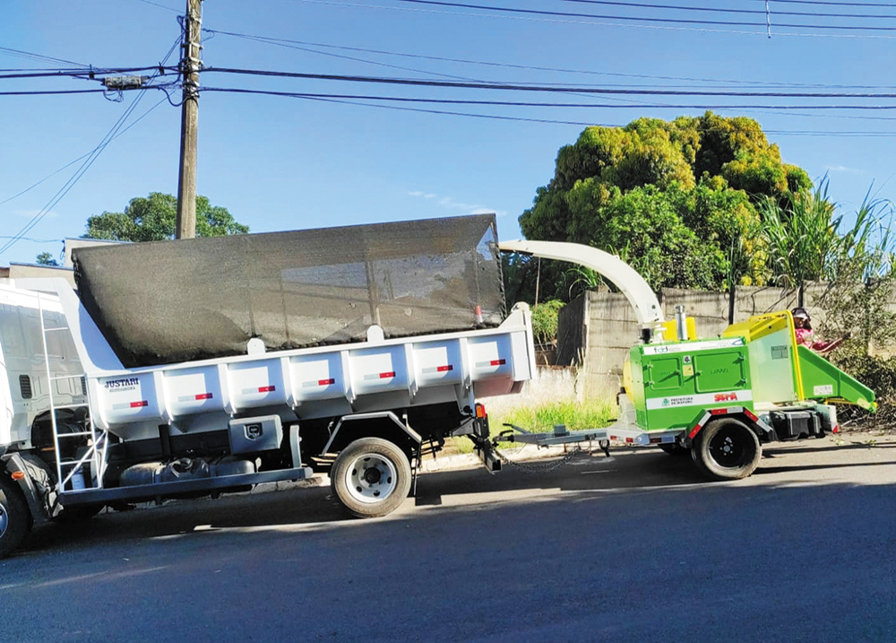 IRAPURU: Triturador de galhos garante destinação adequada das podas de árvores urbanas