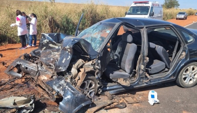 Quatro vítimas graves em acidente com dois veículos