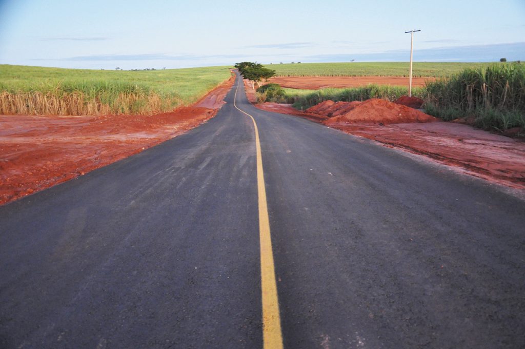 Prosseguem as obras de pavimentação da vicinal Prudente/Ameliópolis ao rio do Peixe/Flórida