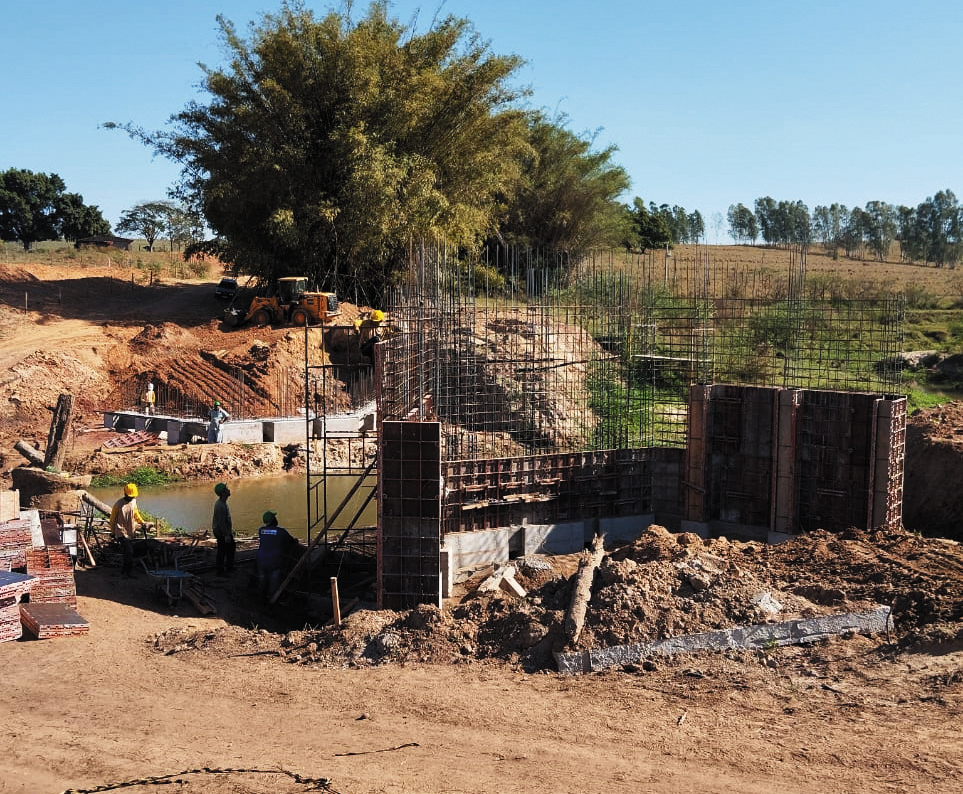 FLORA RICA: Obra da ponte do Emboaba segue em desenvolvimento com aval da Defesa Civil