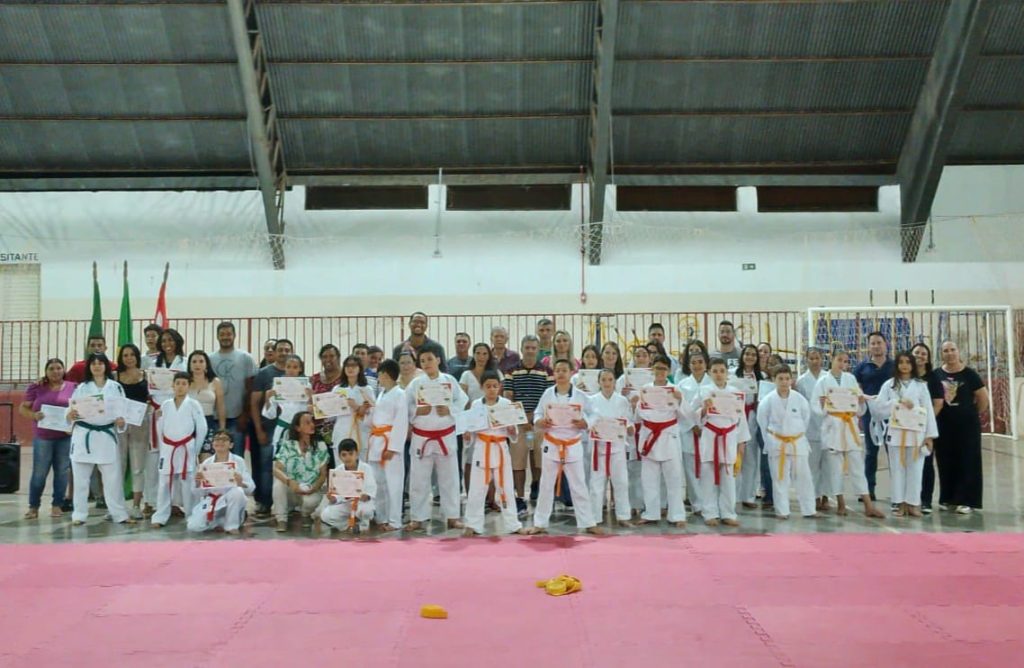 IRAPURU: Cerimônia de troca de faixa da equipe de Karatê