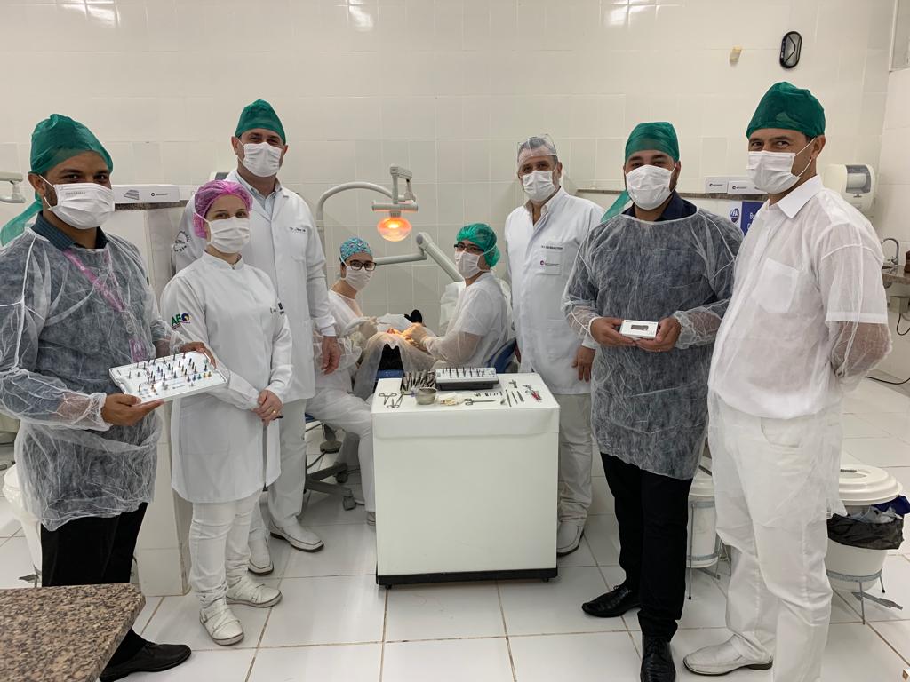 Odontologia comemora 20 anos da disciplina de Implantodontia em simpósio