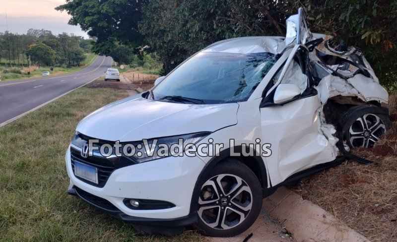 Acidente deixa duas pessoas gravemente feridas