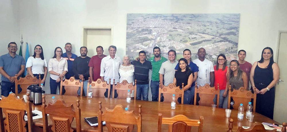 JUNQUEIRÓPOLIS: Administração concede 10% de aumento salarial e benefício de 12,50% no ticket aos servidores