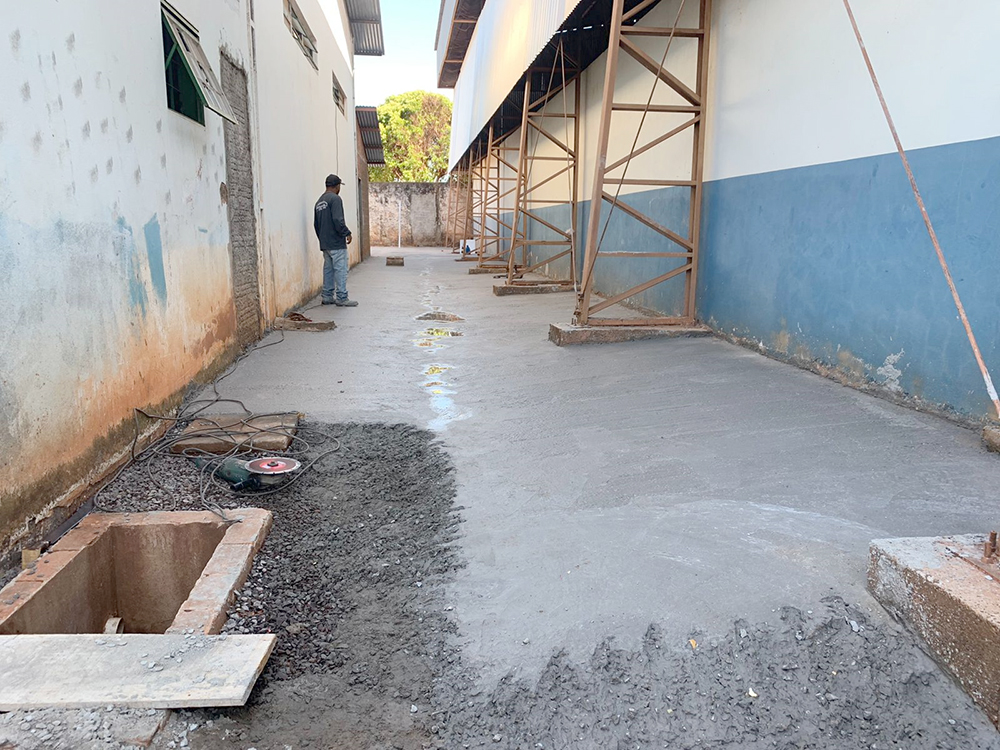 FLORA RICA: Complexo esportivo passa por reforma geral