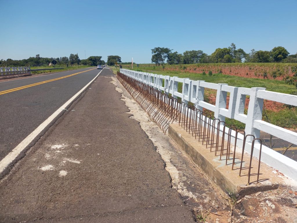 IRAPURU: Pontilhão sobre a SP-294 recebe obras de reforço e mureta de proteção para pedestres