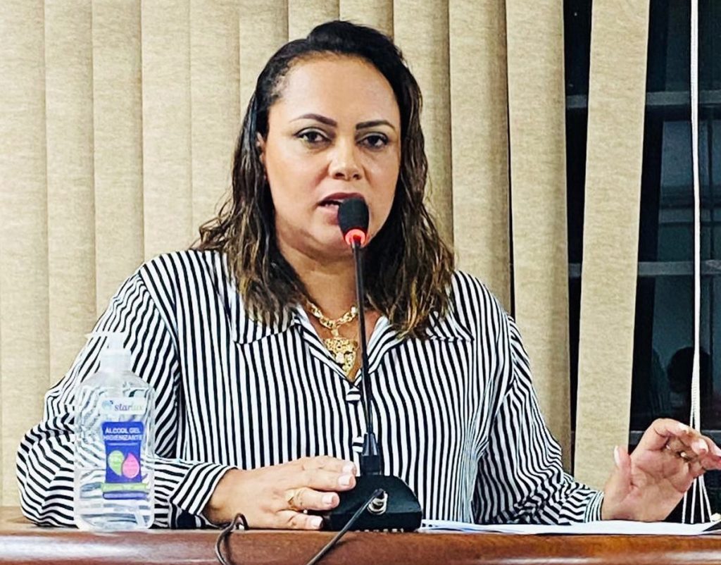 LUCÉLIA: Vereadora pede informações sobre interrupção de obras da ponte no bairro Santa Maria