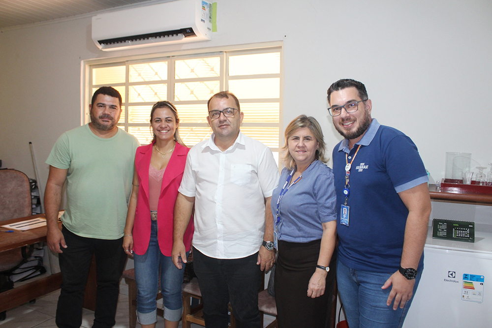 FLORA RICA: Prefeito recebe representantes do Sebrae e busca fortalecer parcerias