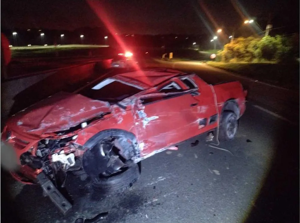 Motorista morre após picape capotar em rodovia de Itu