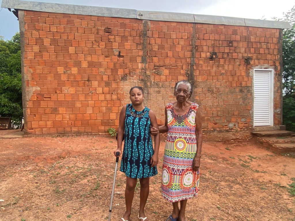 Com casa prestes a desabar, família pede ajuda em Flórida Paulista