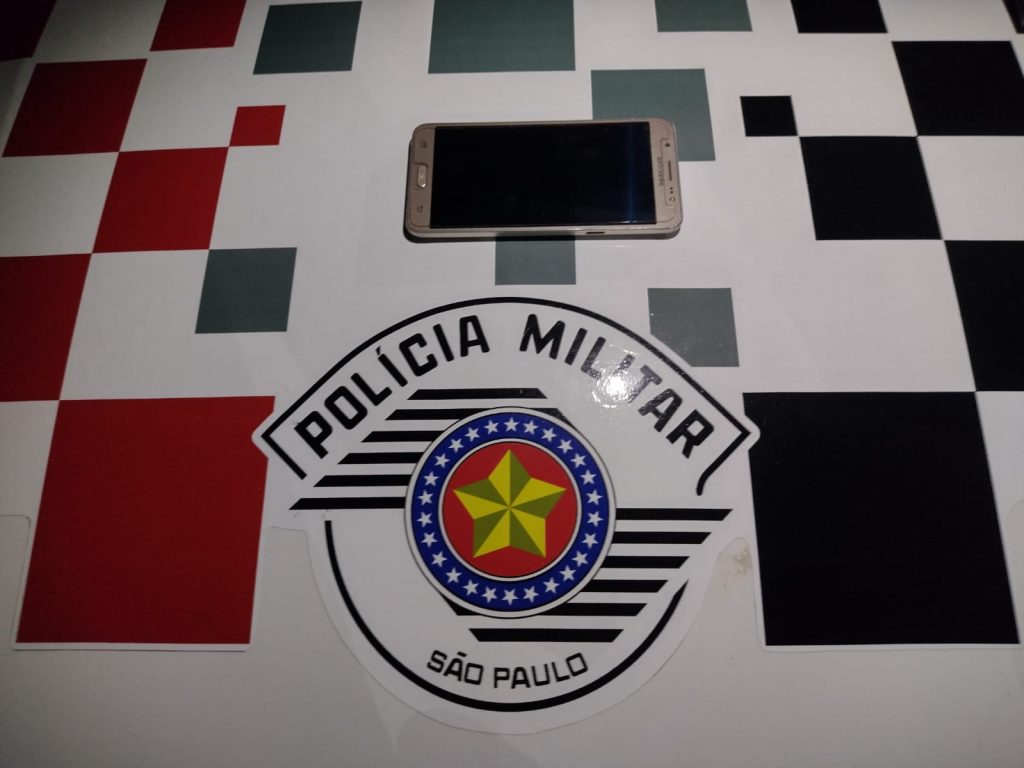 FLÓRIDA: Ameaçado de morte por dívida com droga, homem agride idoso e rouba seu celular