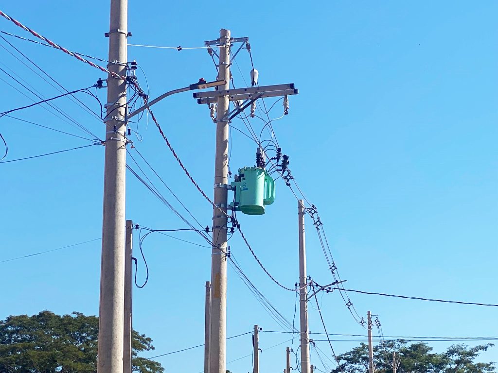 FLÓRIDA: Prefeitura notifica empresa para concluir instalação de iluminação pública no novo conjunto habitacional