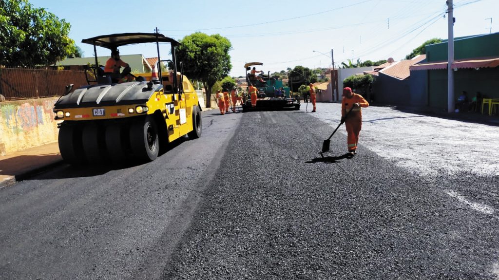 FLÓRIDA: Nova etapa de recapeamento asfáltico beneficia ruas e avenidas