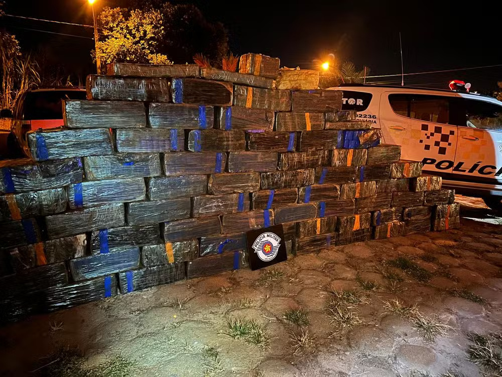 Motorista de van é preso com 1,5 tonelada de maconha