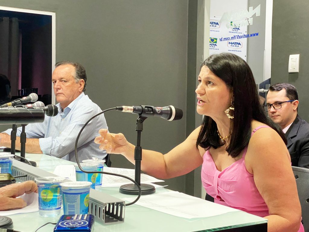 FLÓRIDA: Candidatos à prefeito Dr. Andriotti e Rose Forato participam de debate