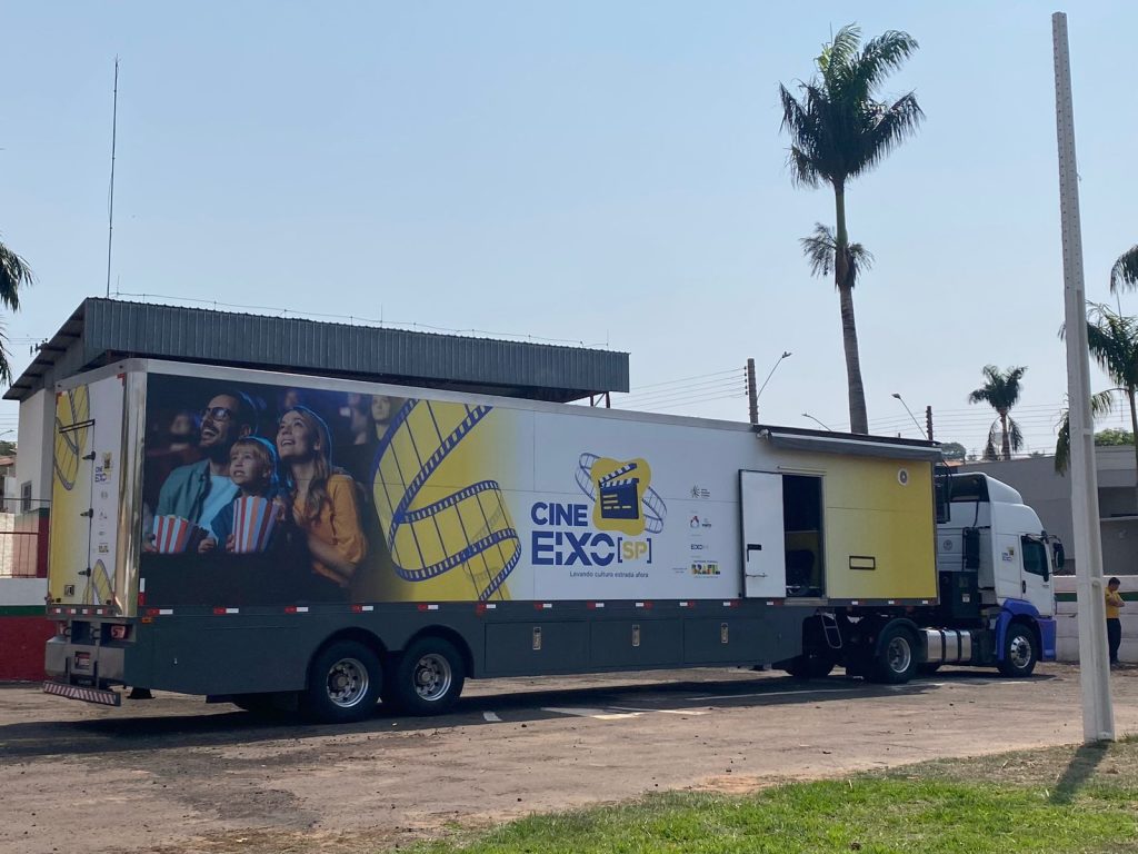 Flórida recebe cinema móvel gratuito nesta quinta e sexta-feira