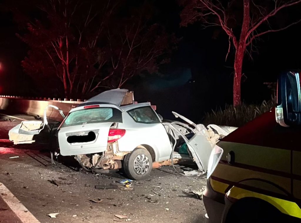 Mulher de 38 anos morre em grave acidente