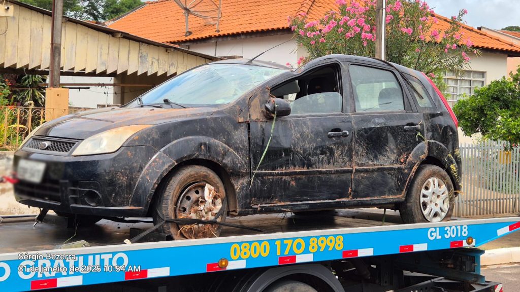 Dois veículos são furtados na madrugada em Pacaembu
