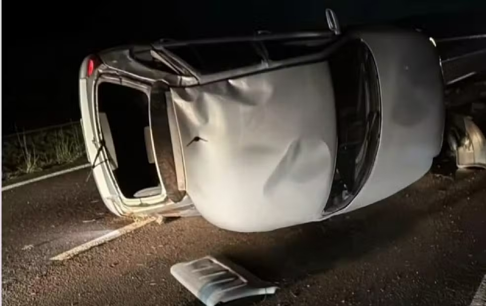 Motorista morre após capotar veículo na SP-255