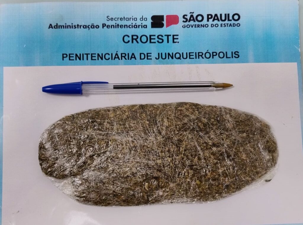 Duas visitantes são flagradas tentando entrar com drogas em unidades prisionais da região Droga apreendida em Junqueirópolis