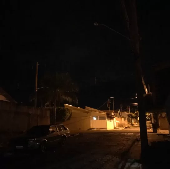 FLÓRIDA: Moradores reclamam de postes com luzes apagadas e demora na manutenção