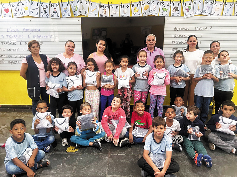 MARIÁPOLIS: Entrega dos Uniformes Escolares 2025 para a EMEF e creche escola