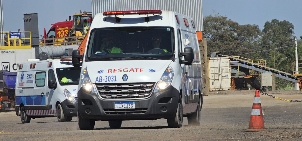 PARAPUÃ: Funcionário é socorrido após ser soterrado em usina de asfalto