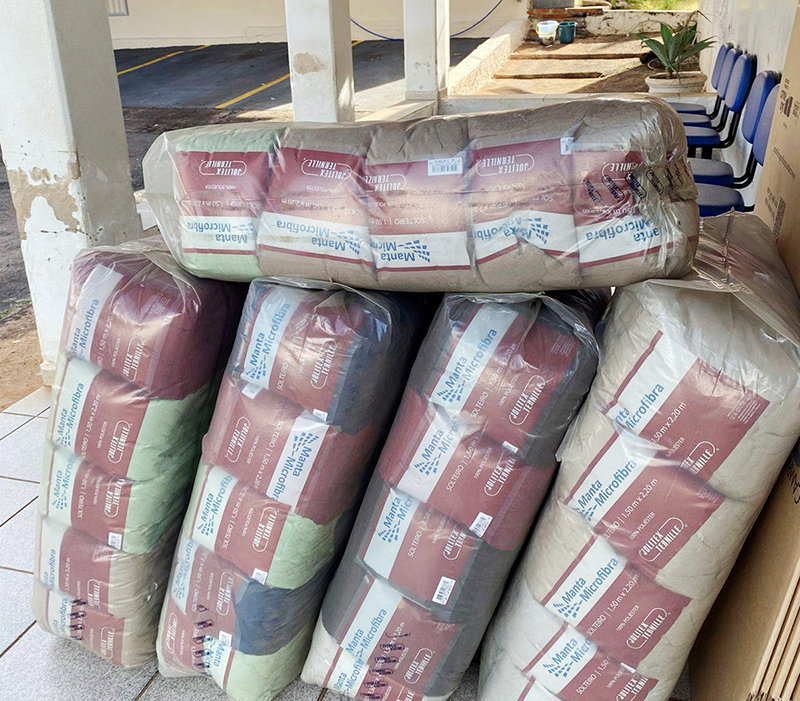 FLÓRIDA: Fundo Social recebe doação de 125 mantas para a Campanha do Agasalho