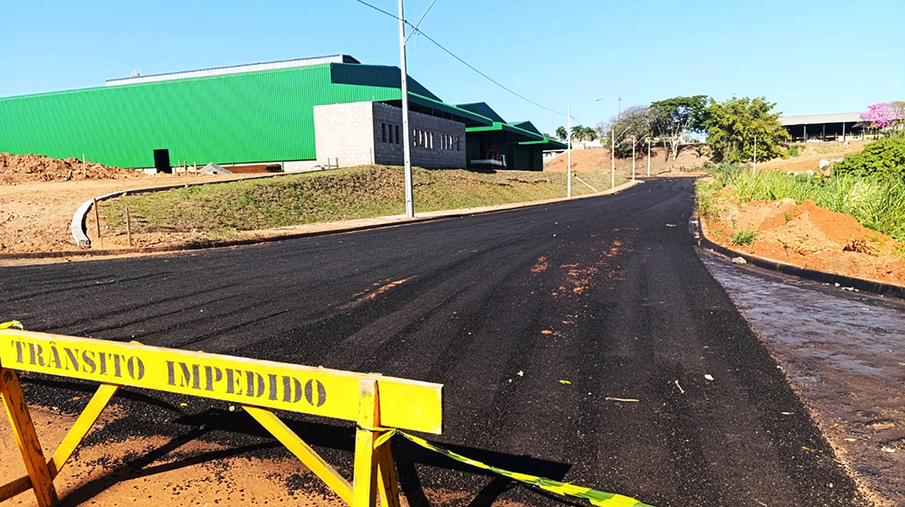 ADAMANTINA: Distrito Industrial ‘Cidade Joia’ recebe pavimentação