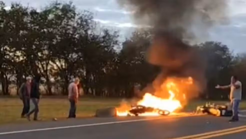 Motociclistas morrem após batida frontal em Araçatuba