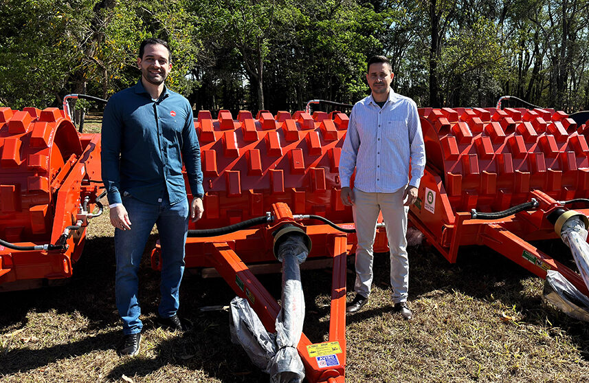 JUNQUEIRÓPOLIS: Prefeito recebe maquinário agrícola em evento com governador e secretário de Agricultura