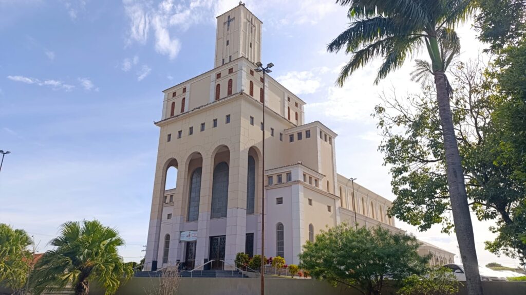LUCÉLIA: Paróquia Sagrada Família comemora Jubileu de 80 anos com programação especial