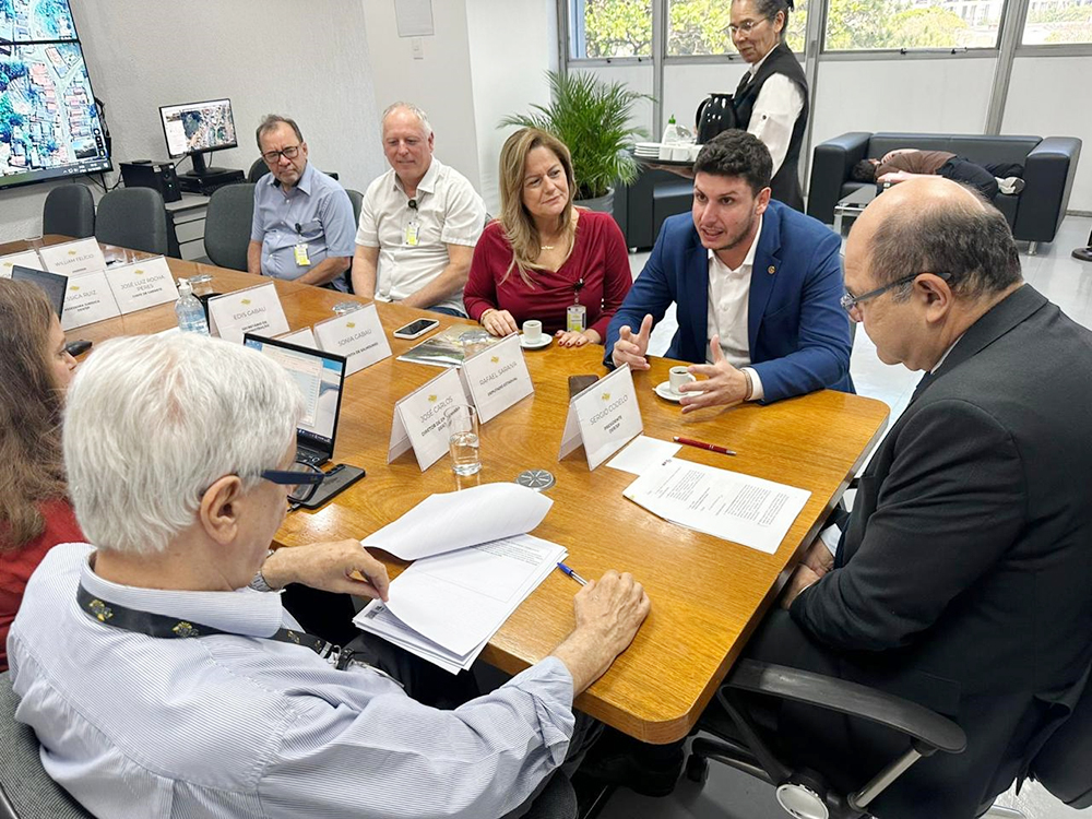 SALMOURÃO: Prefeita intensifica trabalho visando a pavimentação da vicinal que liga Salmourão à Lucélia