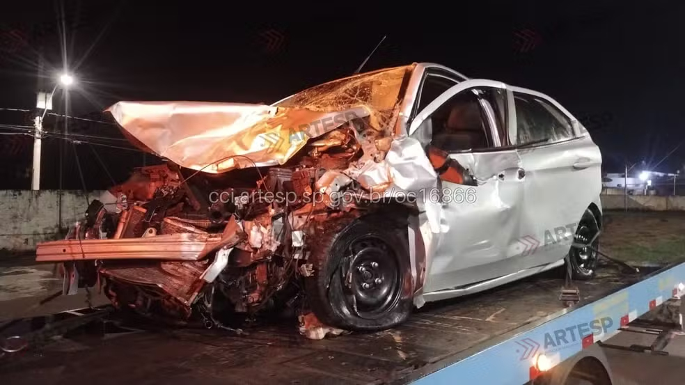 Acidente entre três carros deixa feridos e interdita trecho de rodovia por três horas