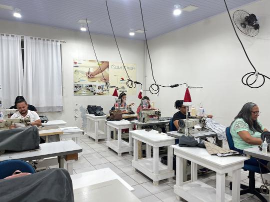 OSVALDO CRUZ: Fundo Social e empresa Linoforte formaram turma de corte e costura industrial