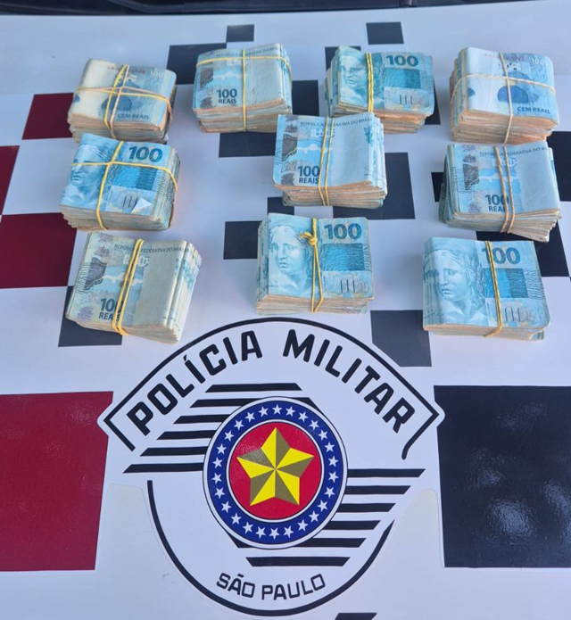Com R$ 100 mil em sacola, homem é levado para a delegacia e dinheiro é apreendido