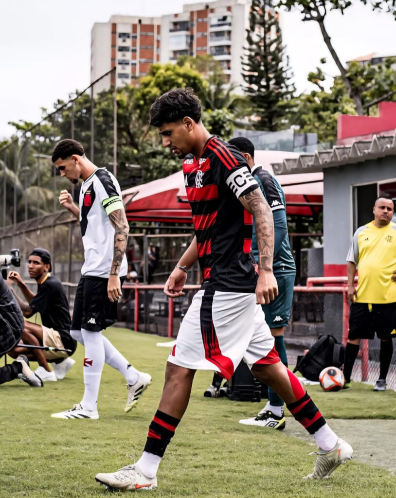 Floridense Rogério Araújo faz gol e se torna campeão com o Flamengo
