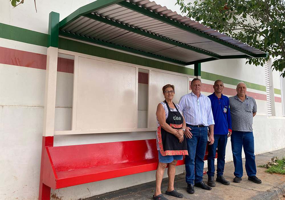 FLÓRIDA: Prefeitura instala novo ponto de ônibus na Vila Monteiro