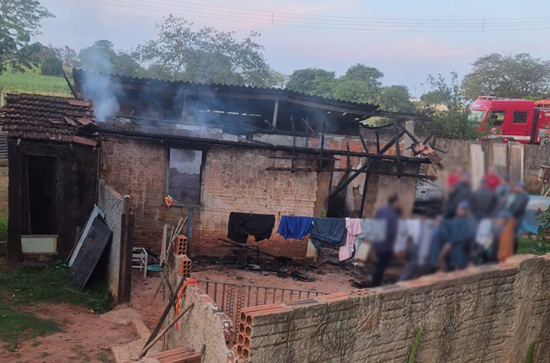 Homem morre em incêndio em residência no Distrito de Jamaica, em Dracena