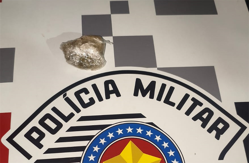 Com som alto, motorista é flagrado com droga e recusa ao teste do bafômetro em Pacaembu