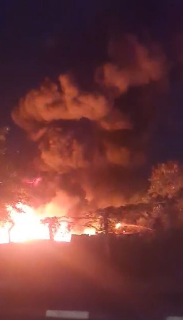 Incêndio atinge depósito de materiais recicláveis em Presidente Prudente