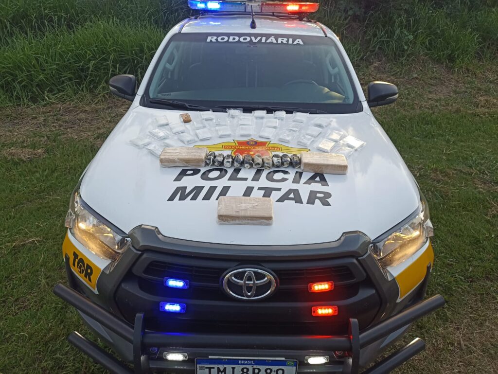 Homem é preso com mais de 7kg de drogas escondidas em mochilas na SP-294