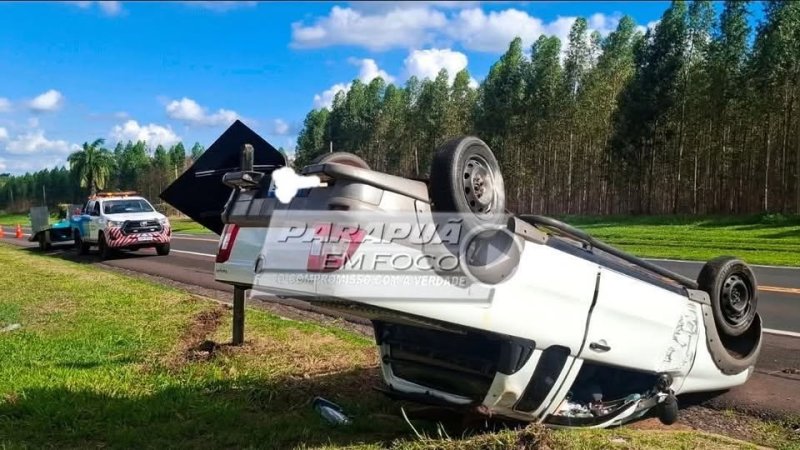 PARAPUÃ: Veículo capota após ser fechado por caminhão na SP-294